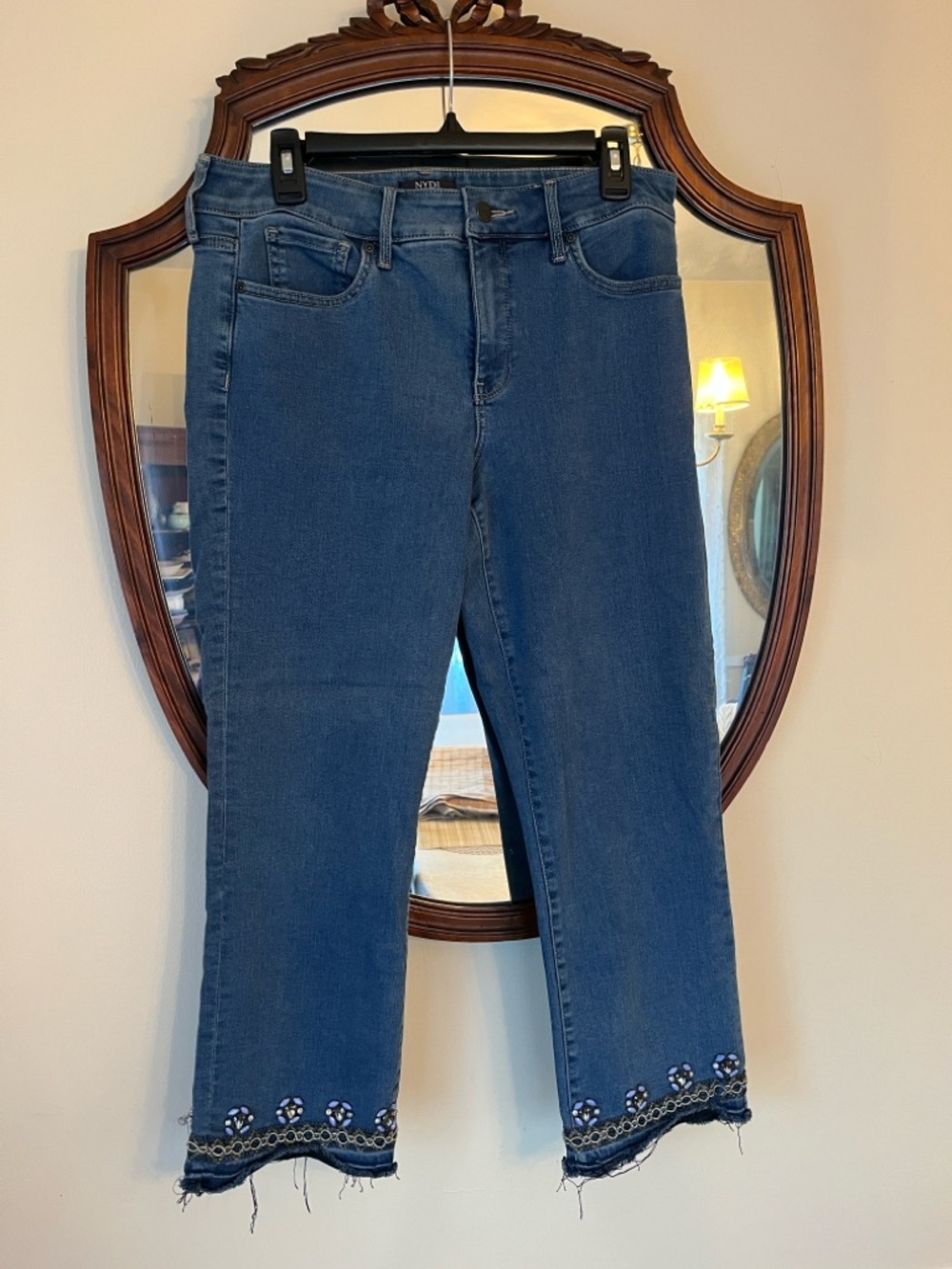 NYDJ Dark Blue Cropped Jeans with Embroidered Hem Size 12 in EUC